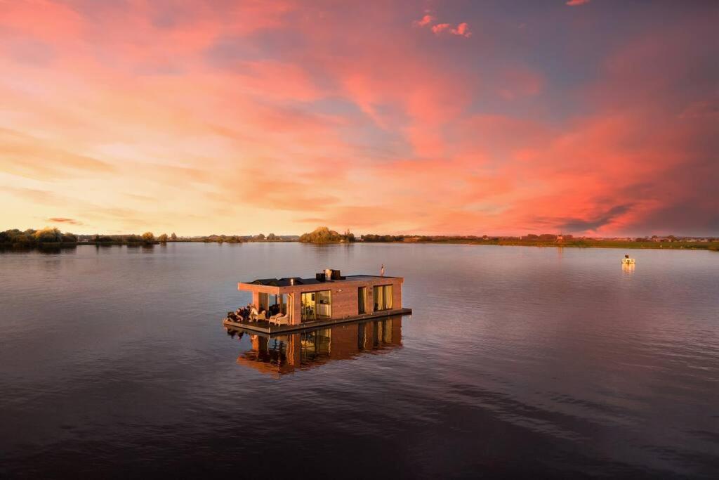 Luxury houseboat 6p on Kagerplassen with Tender Kaag Buitenkant foto